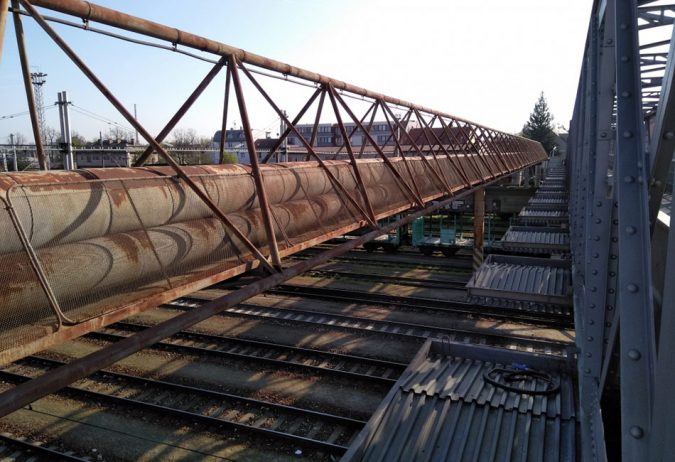 Horkovod během léta protne Mánesovu ulici, práce dopravu ani chodce zásadně neomezí