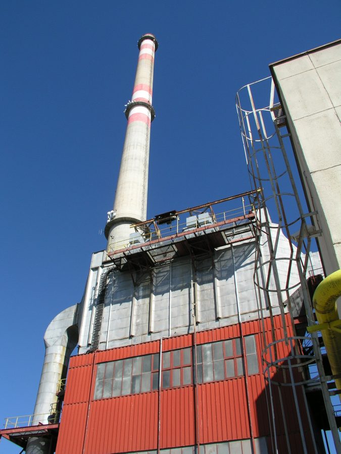 vytopna vrato budova komin